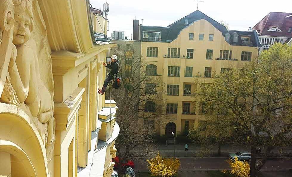 industriekletterer-berlin-kletterkollektiv-Putzarbeit-maurerarbeit-höhenarbeiter