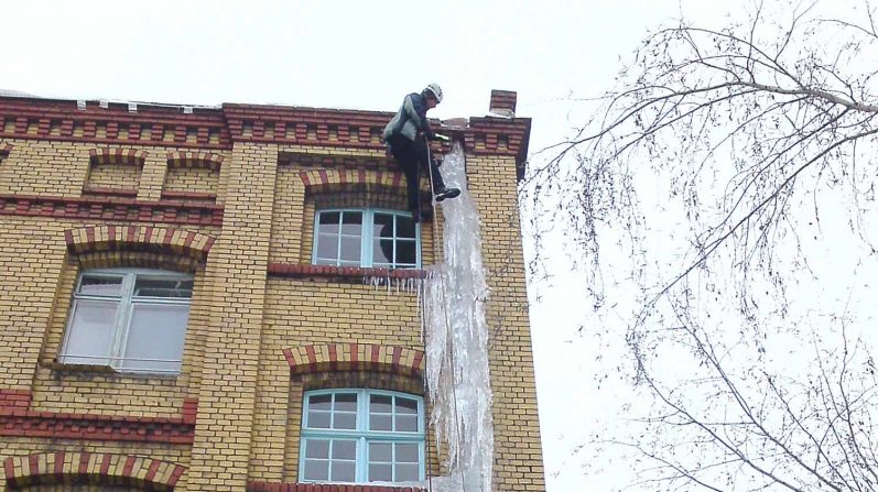 Industriekletterer-Berlin-schneeraeumung-eisentfernen