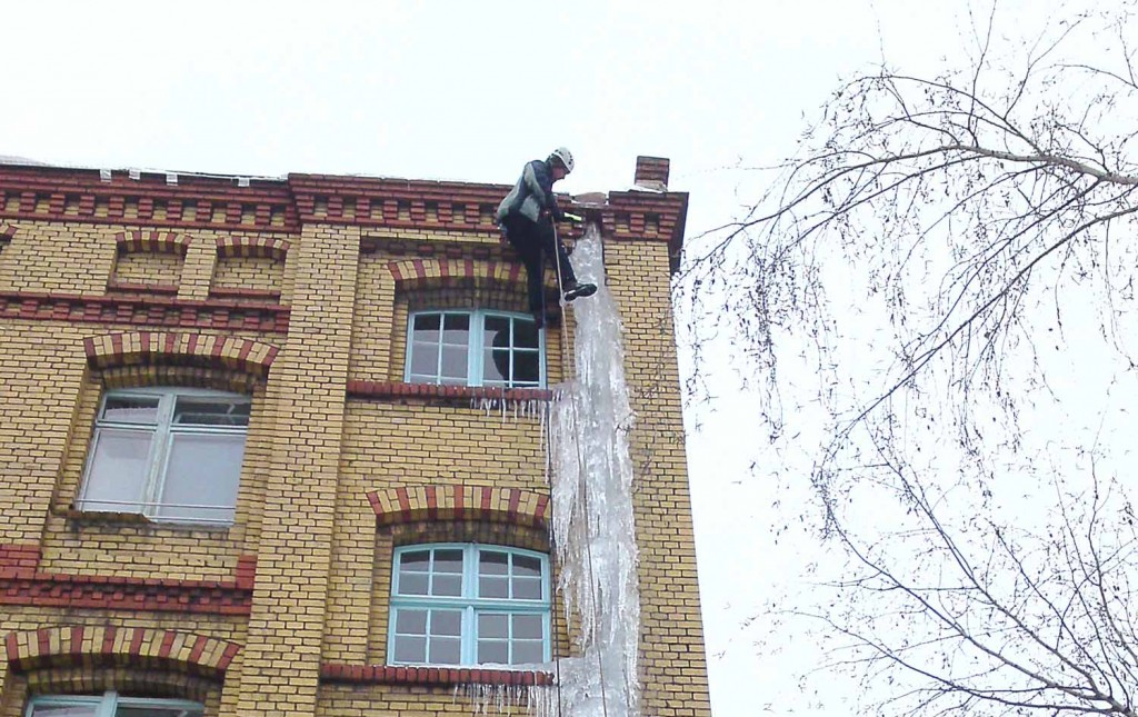 Industriekletterer-Berlin-schneeraeumung-eisentfernen