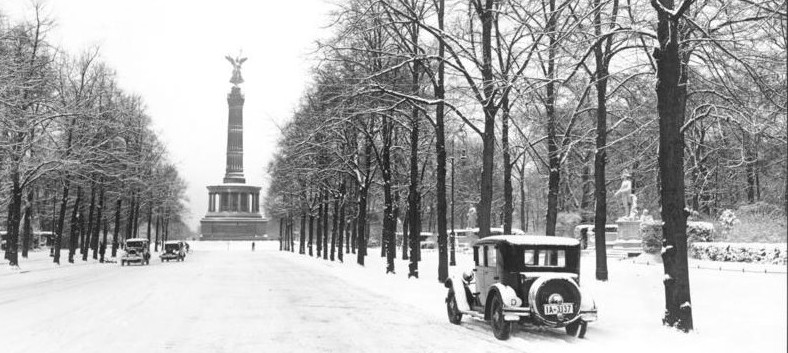 Berlin, Siegesallee im Schnee